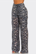 Load image into Gallery viewer, Animal Print cargo
