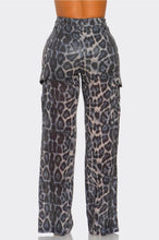 Load image into Gallery viewer, Animal Print cargo
